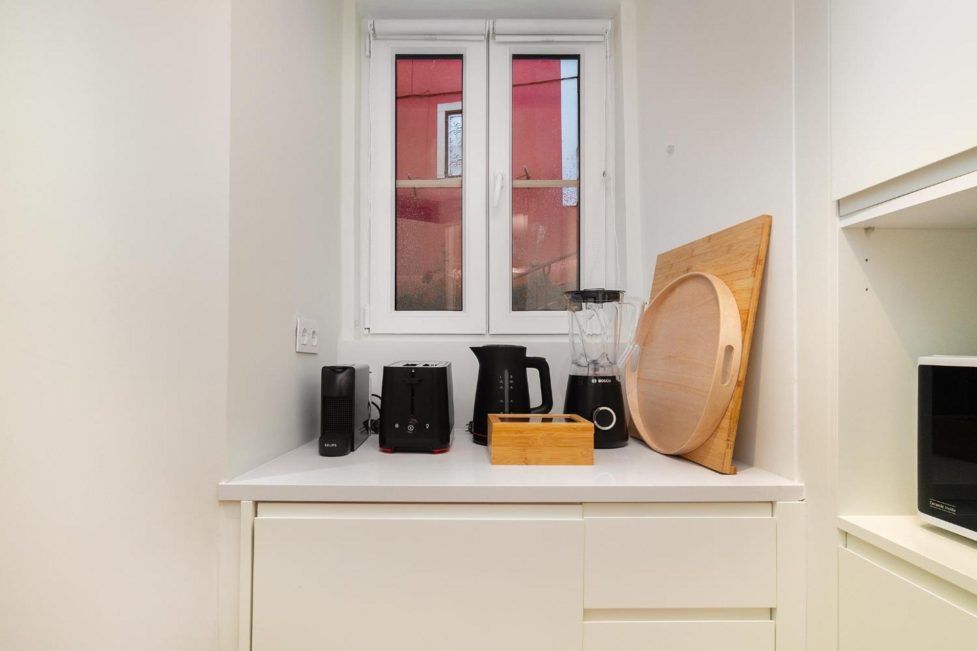 Whome Explore From A Cozy Base In Alfama Appartement