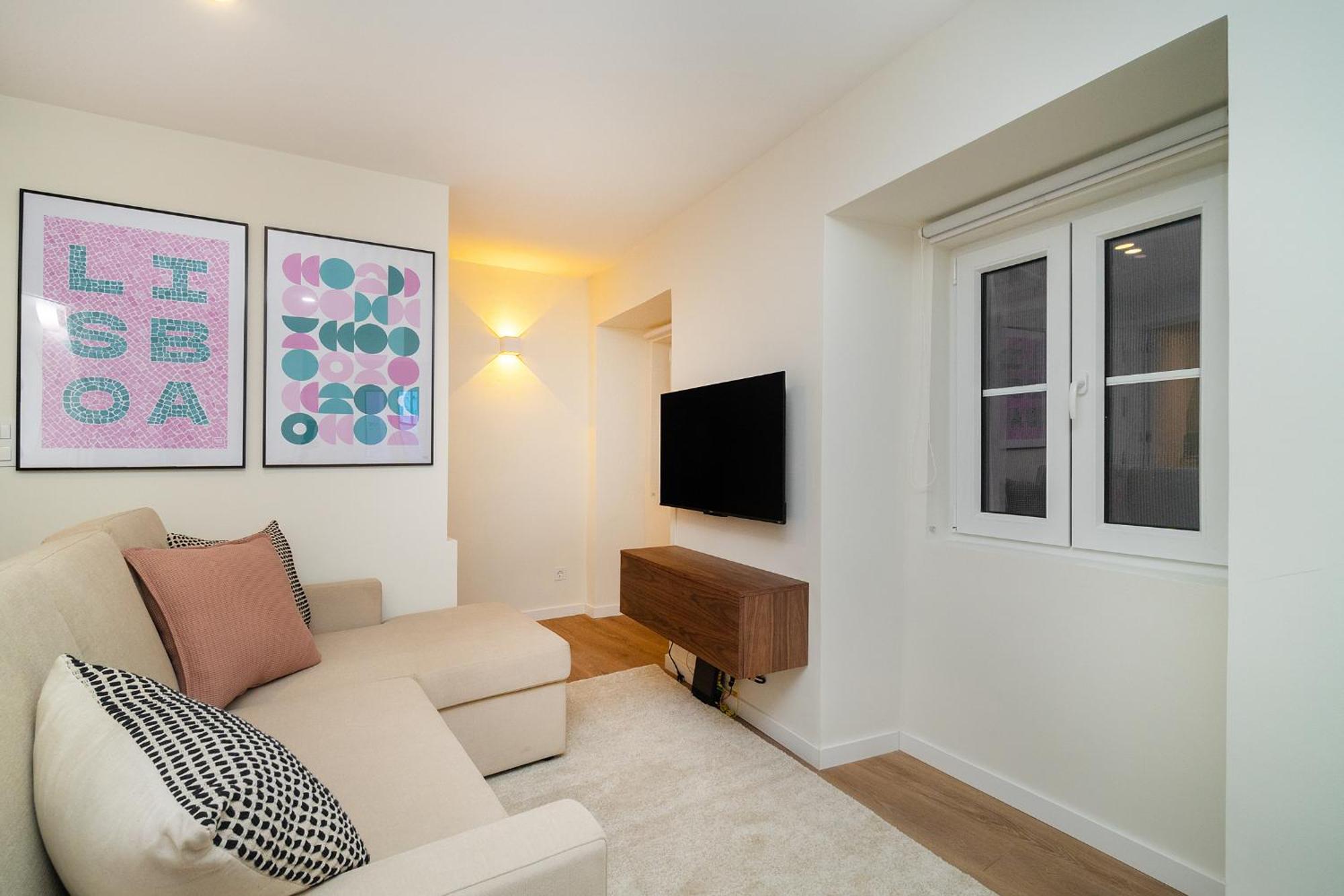 Whome Explore From A Cozy Base In Alfama Appartement *