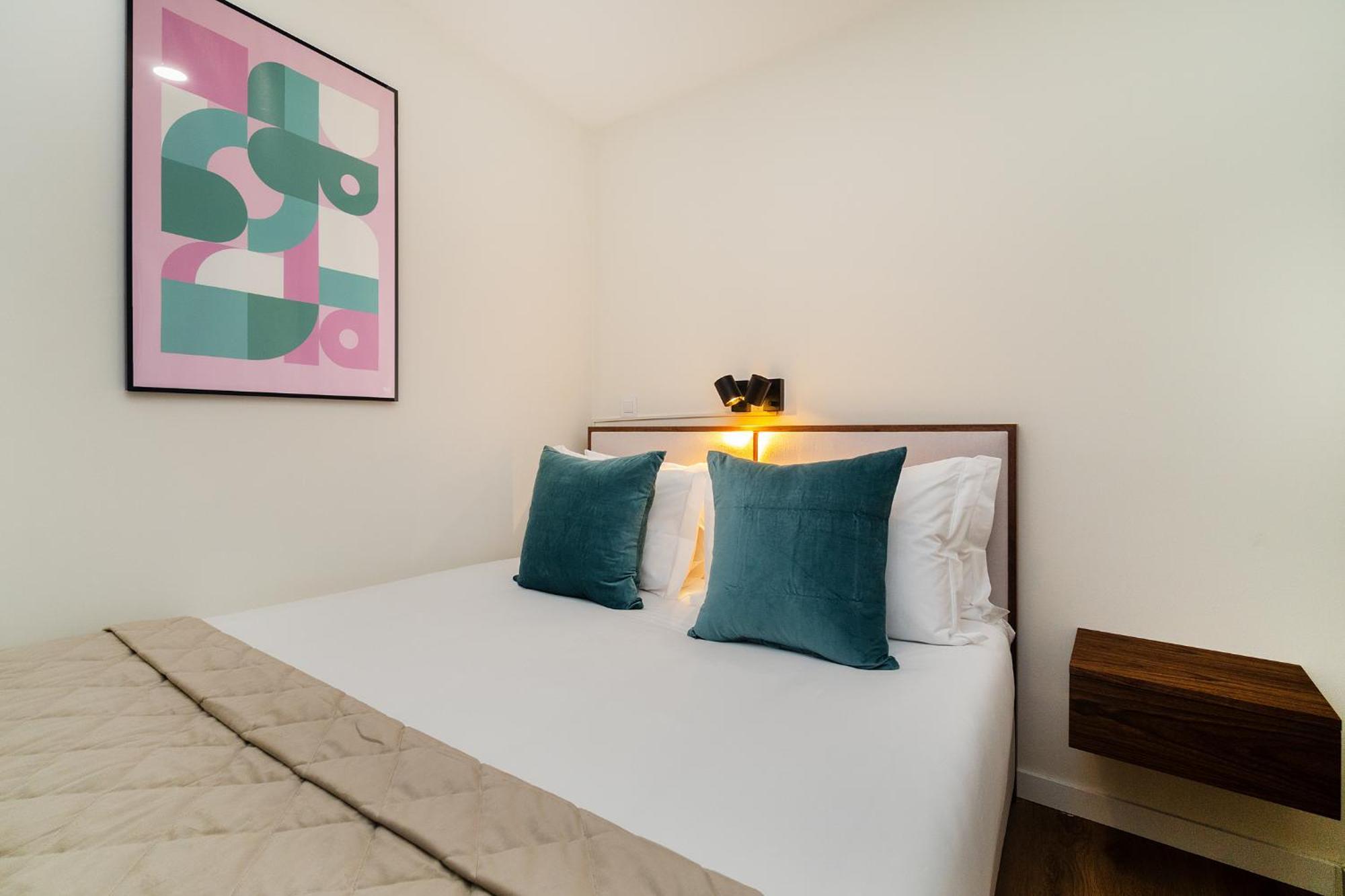 Whome Explore From A Cozy Base In Alfama Lissabon